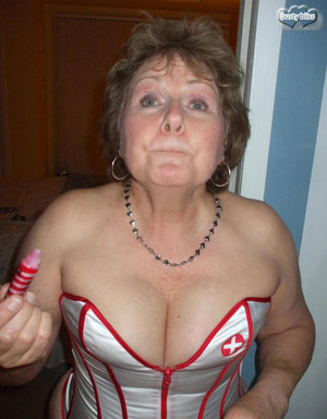 18 year old girl Bella nudeing off a cock in her graduation attire